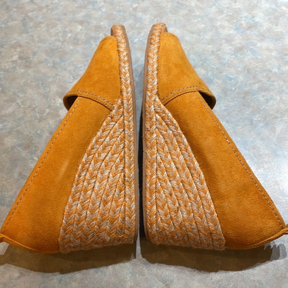 Donald Pliner orange suede wedge shoes (sz 10) - Picture 7 of 12